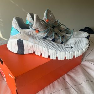 NEVER WORN! Brand new womens 11.5 Nike shoes.